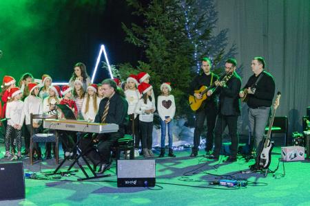 Božično novoletni koncert – v sliki 86